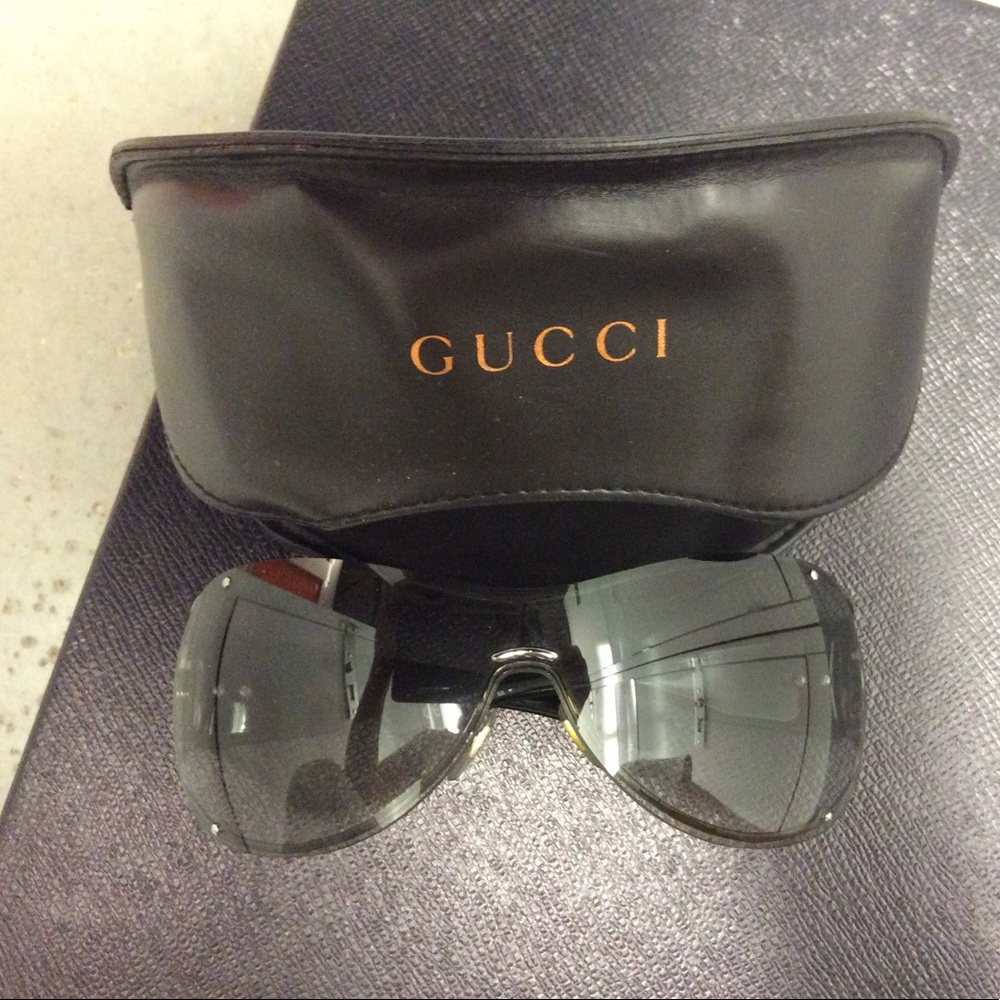 Gucci glasses. Excellent.